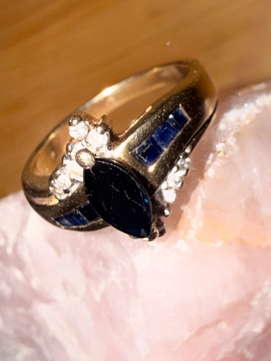 Vintage 10 karat yellow gold, Sapphire, and Diamond ring Sz 7 - Picture 17 of 17